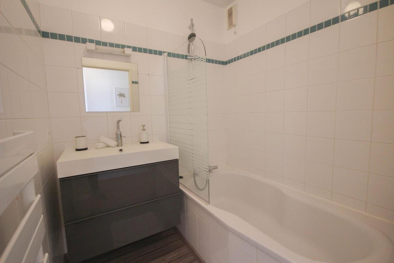 In With Balcony And Parking Appartement Lille